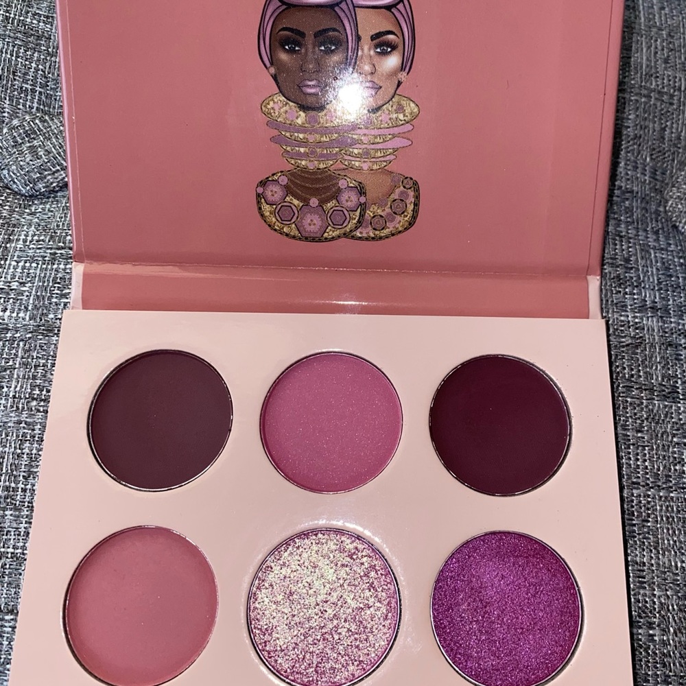 The Mauves eyeshadow palette by Juvia’s Place